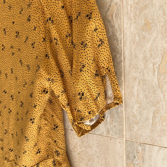 Urban Outfitters Floral Button-Front Plunge Blouse (Medium) - Picture 5 of 5